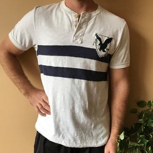 AE shirt with 2 buttons at collar